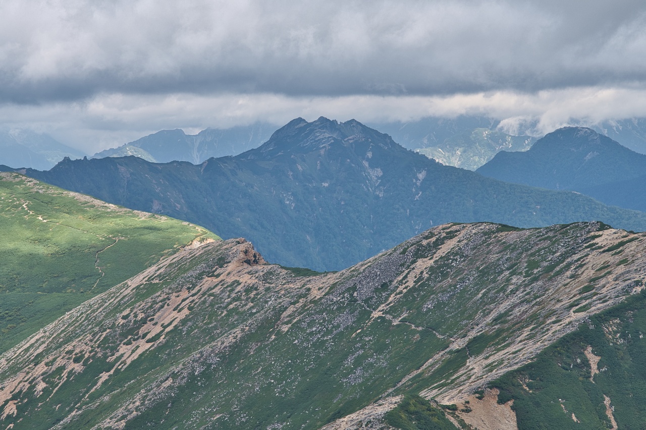 常念岳から見た燕岳