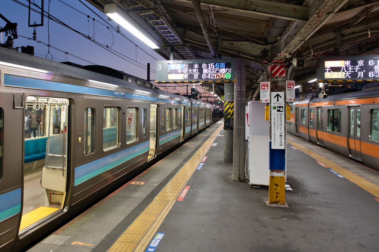 JR高尾駅のホーム