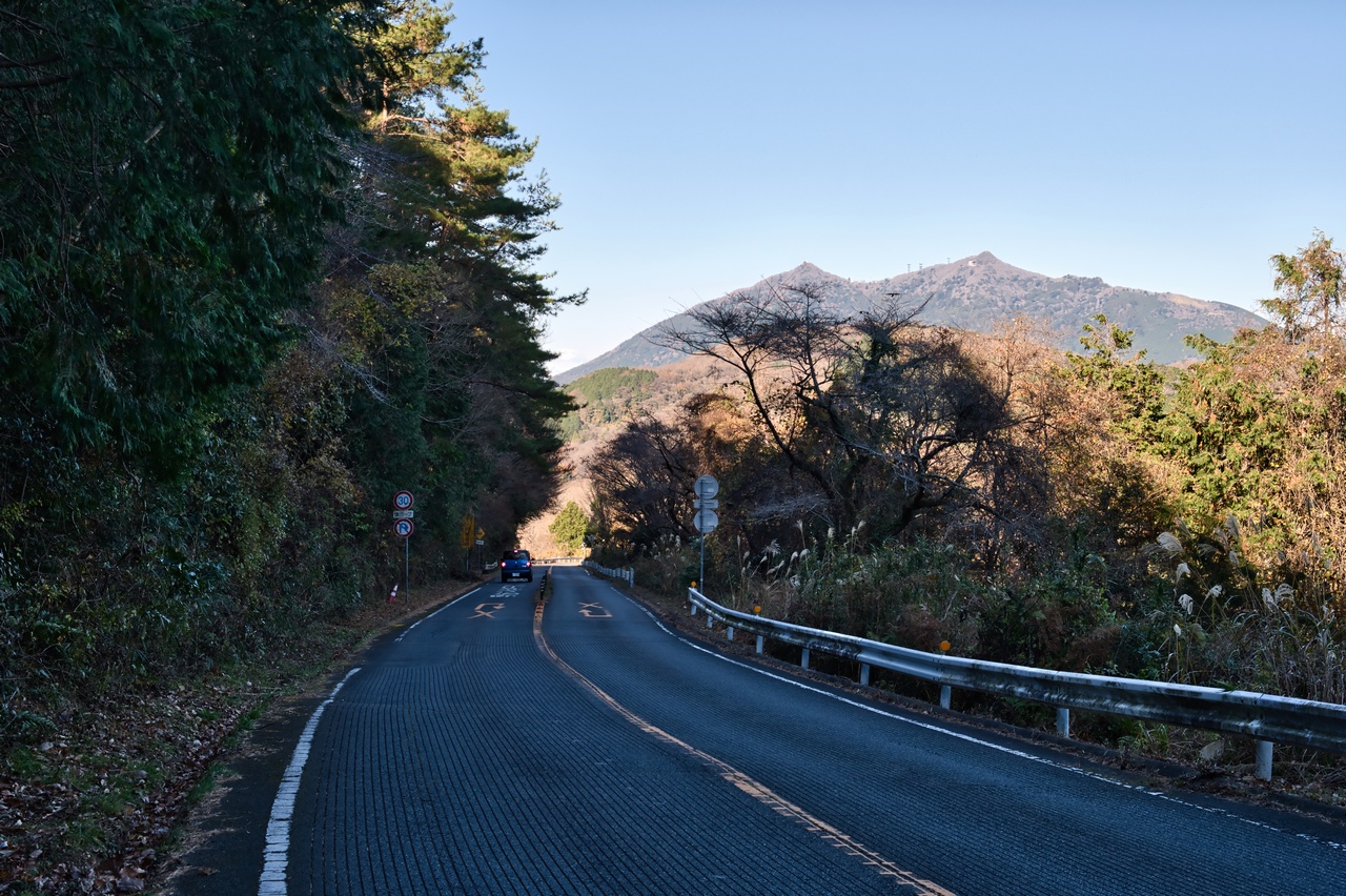 筑波スカイラインの路上風景