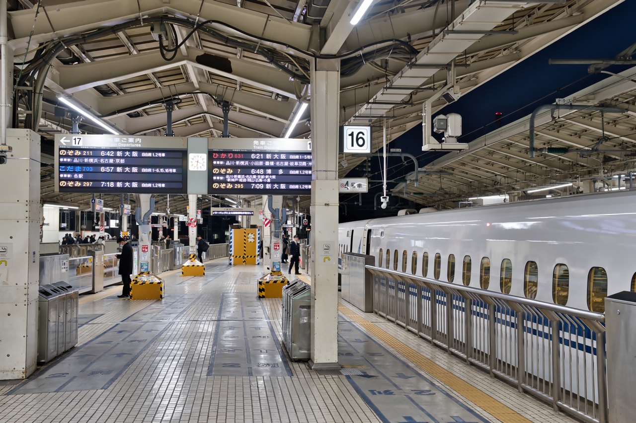 東京歴の東海道新幹線ホーム