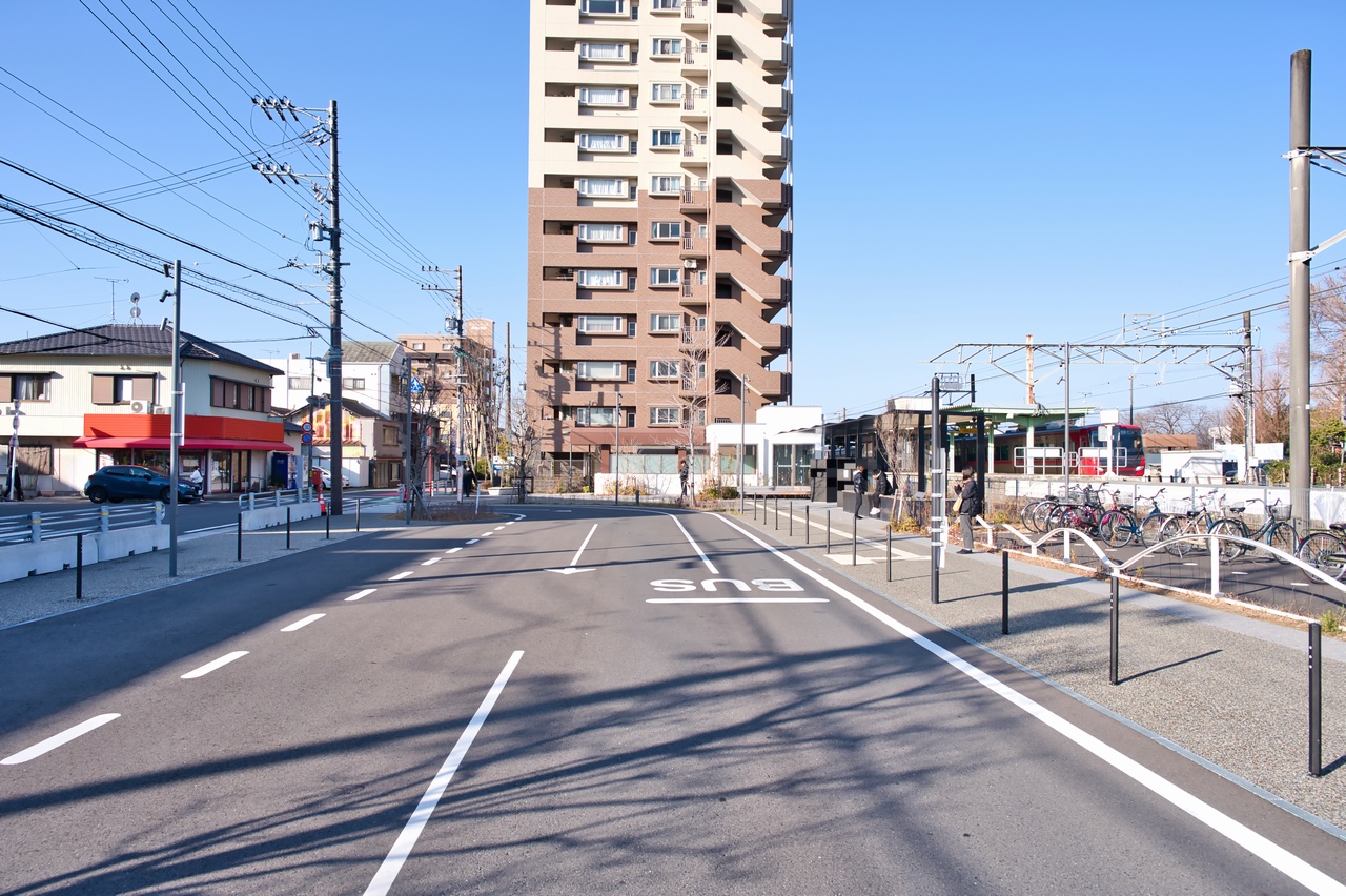 名鉄新那加駅前のバスロータリー