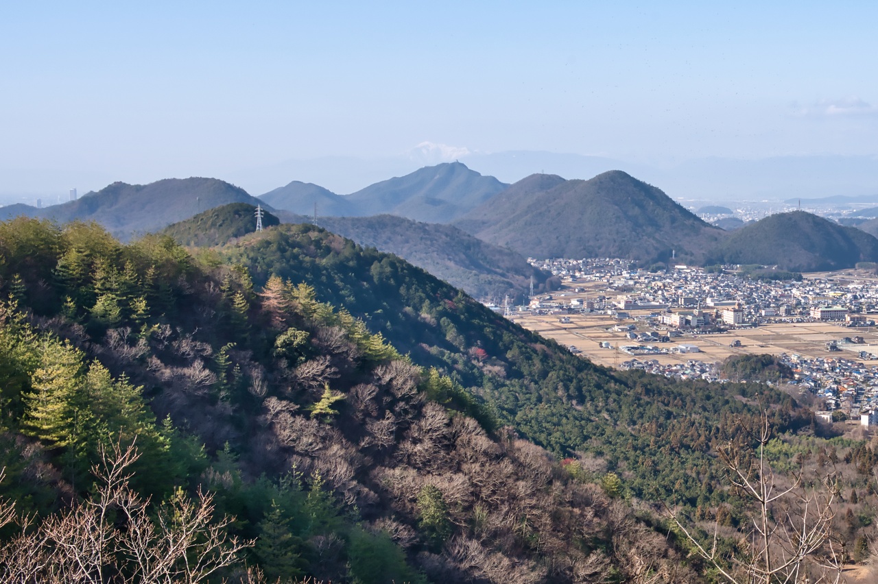 鐘のある展望岩場から見た金華山