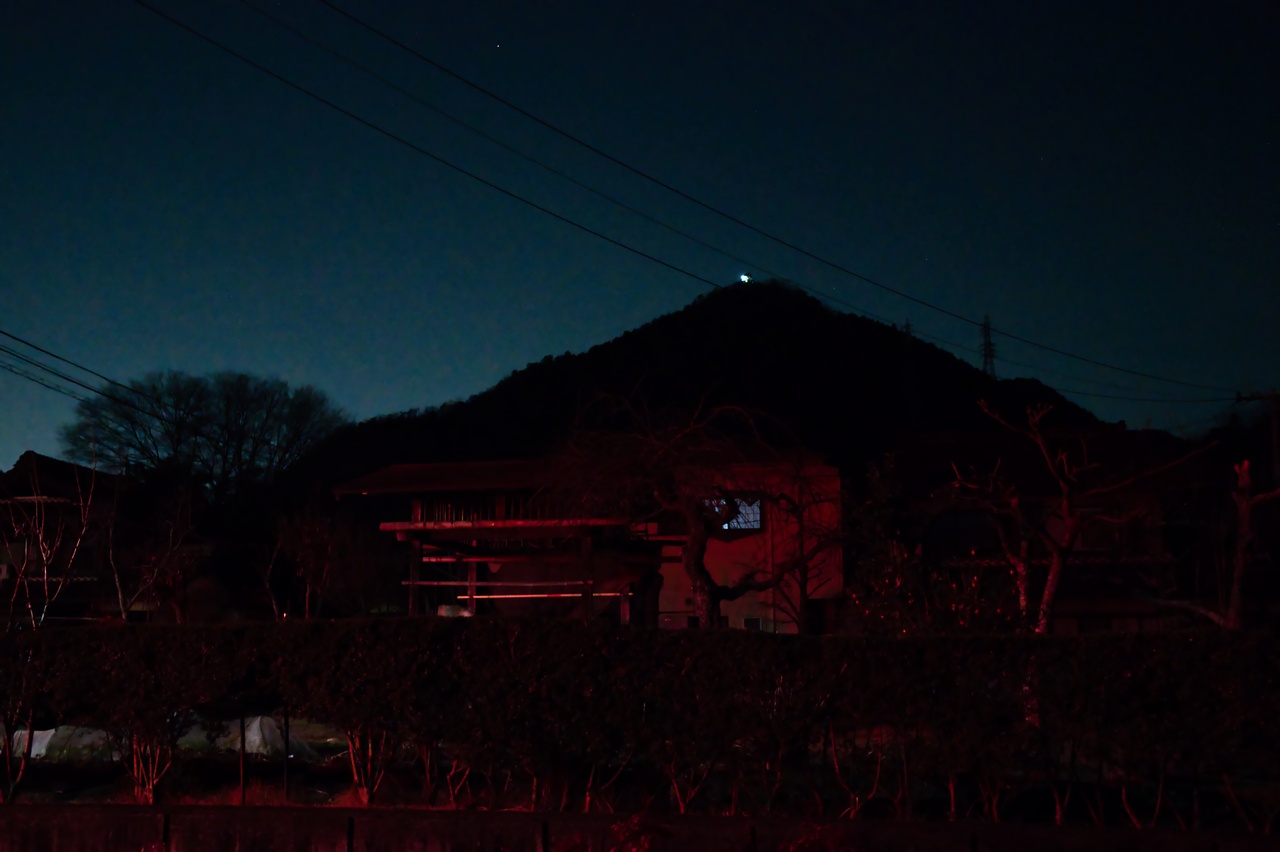 ライトアップされた夜の猿啄城