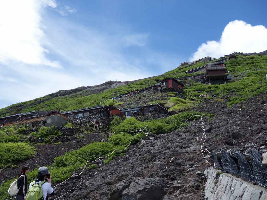 富士山　吉田ルート上に立ち並ぶ山小屋