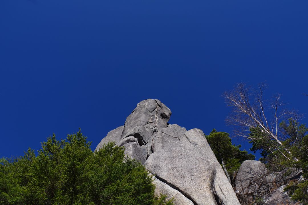 瑞牆山の大ヤスリ岩