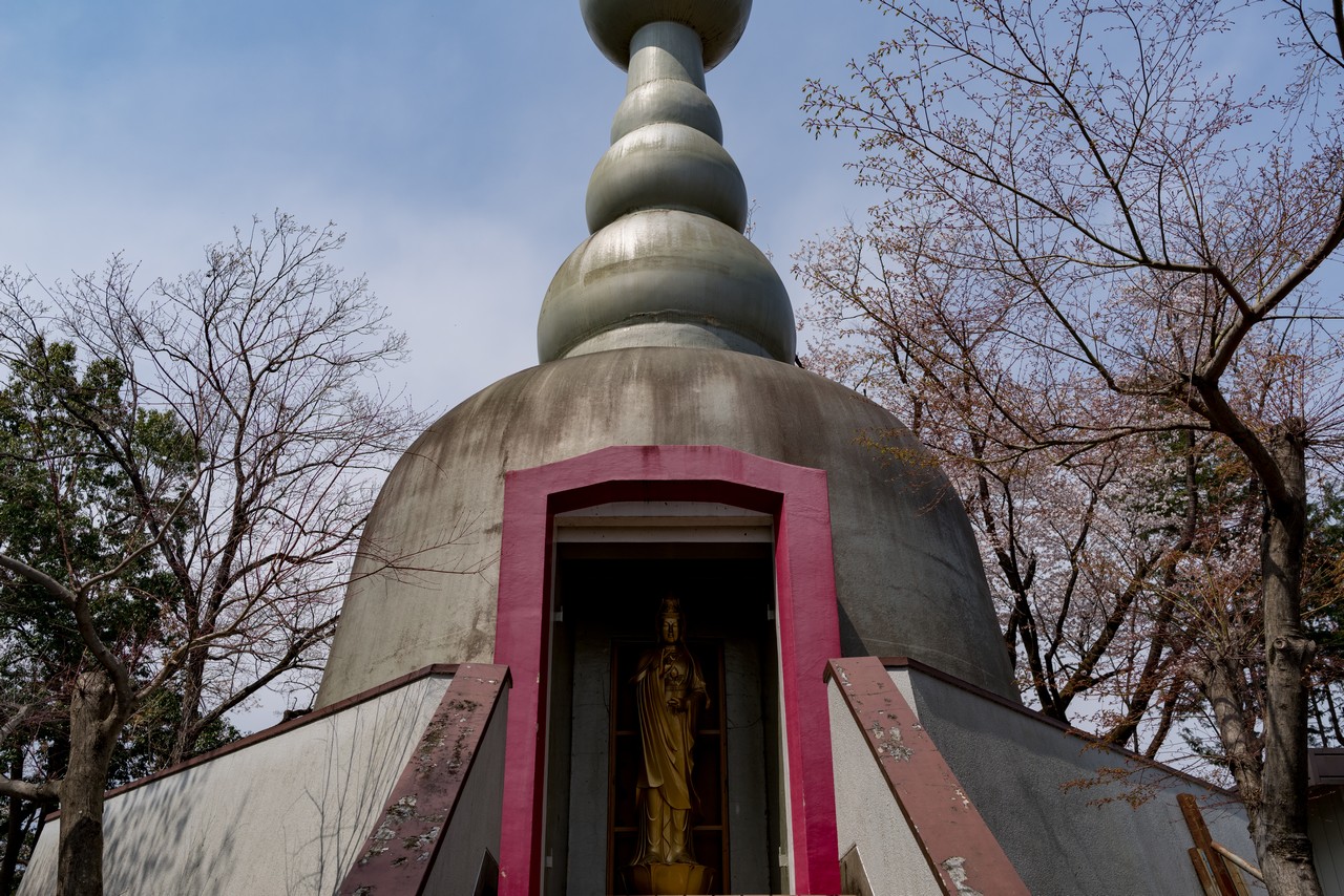 青梅丘陵の仏舎利塔