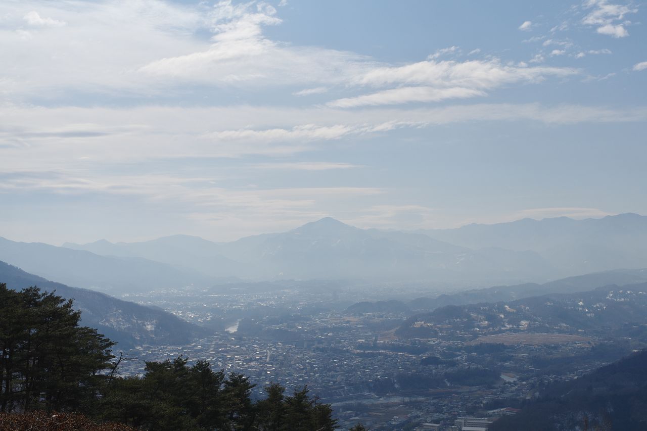 宝登山から見た武甲山
