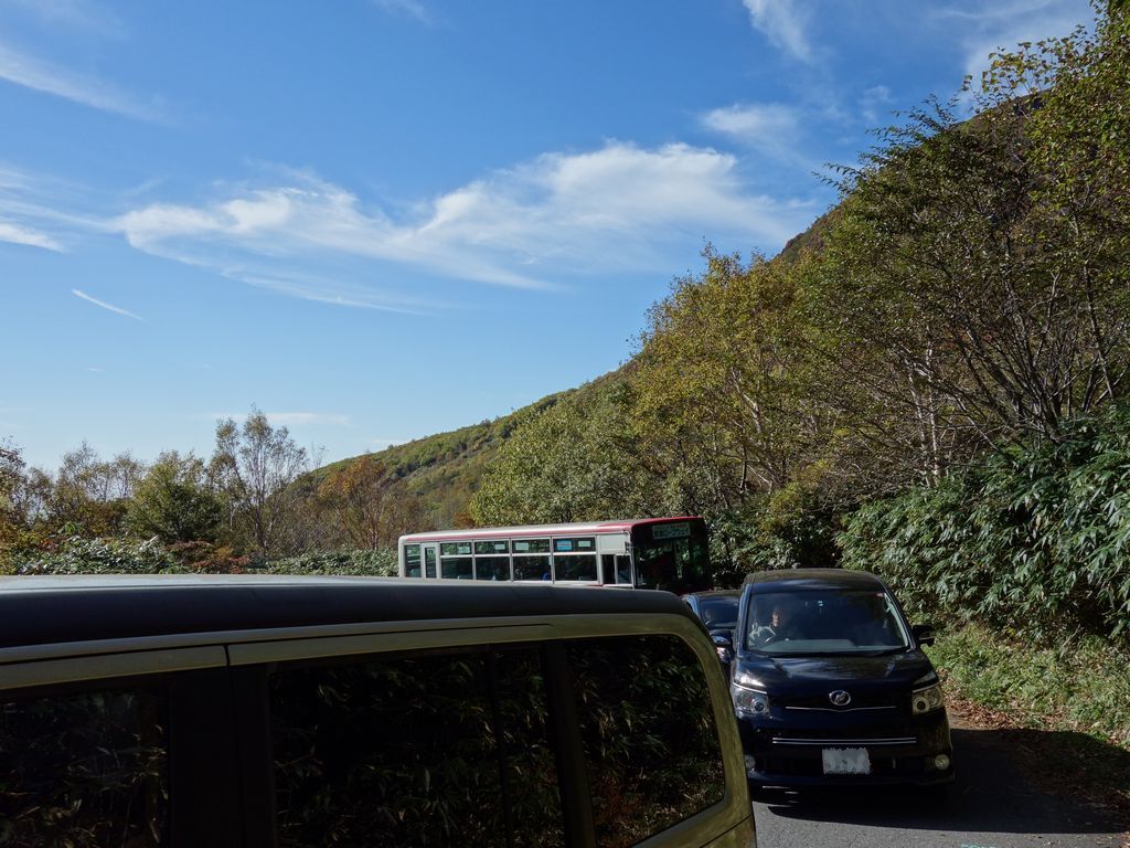 渋滞につかまった那須岳行きの路線バス