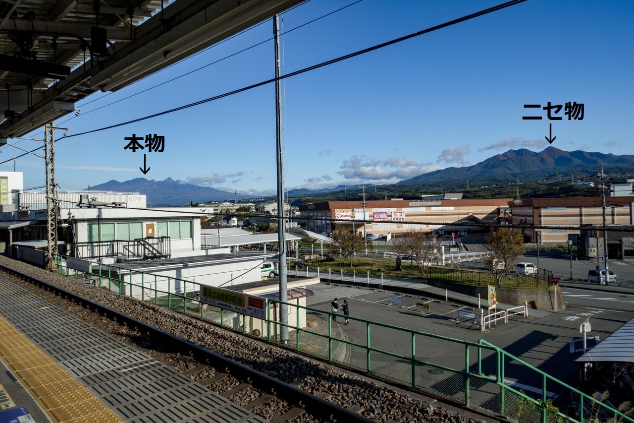 韮崎駅から見た茅ヶ岳と八ヶ岳