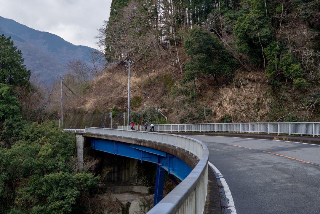 滝壺橋のミツバ岳登山口