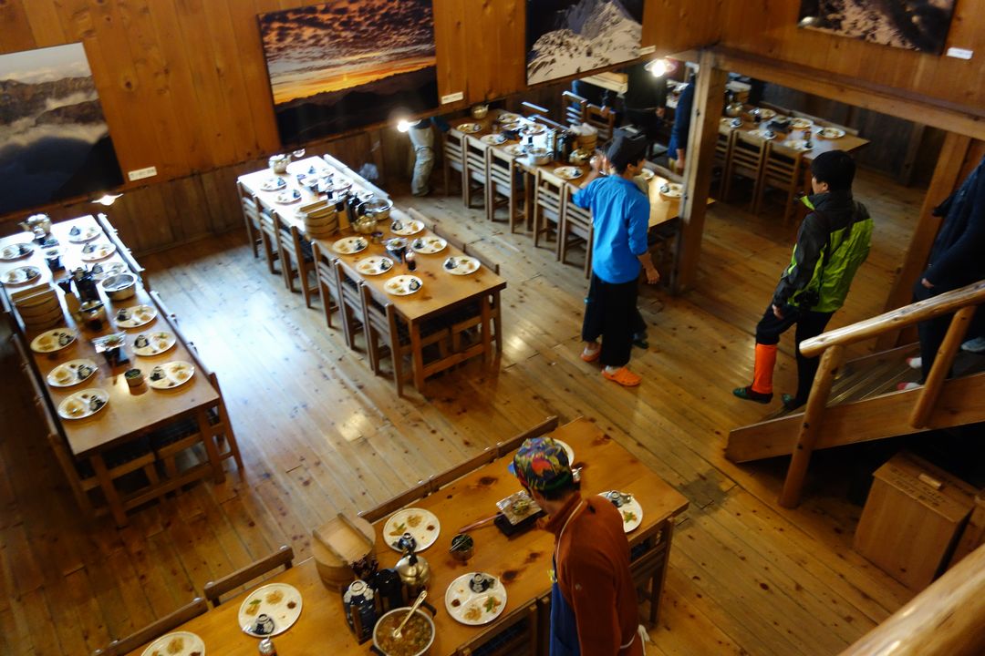穂高岳山荘の食堂