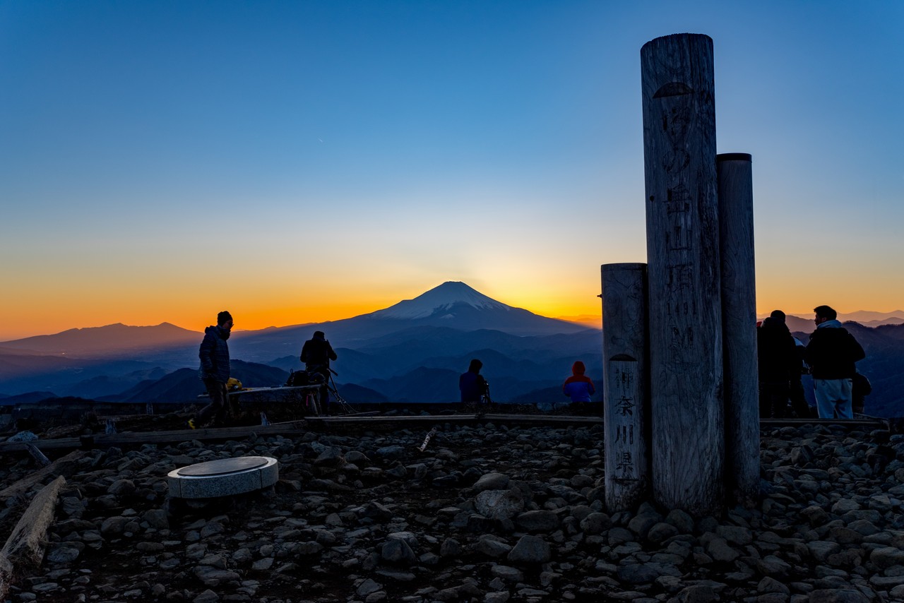 日没直後の塔ノ岳山頂