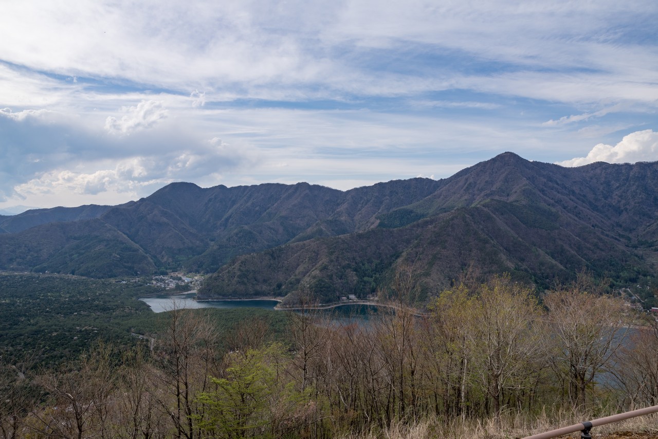 三湖台から見た鬼ヶ岳と王岳