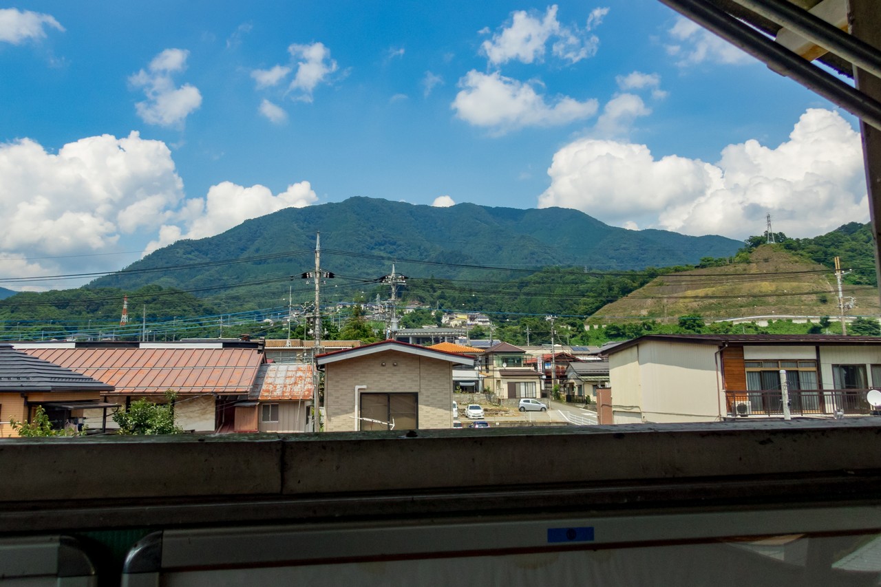 鳥沢駅から見た扇山