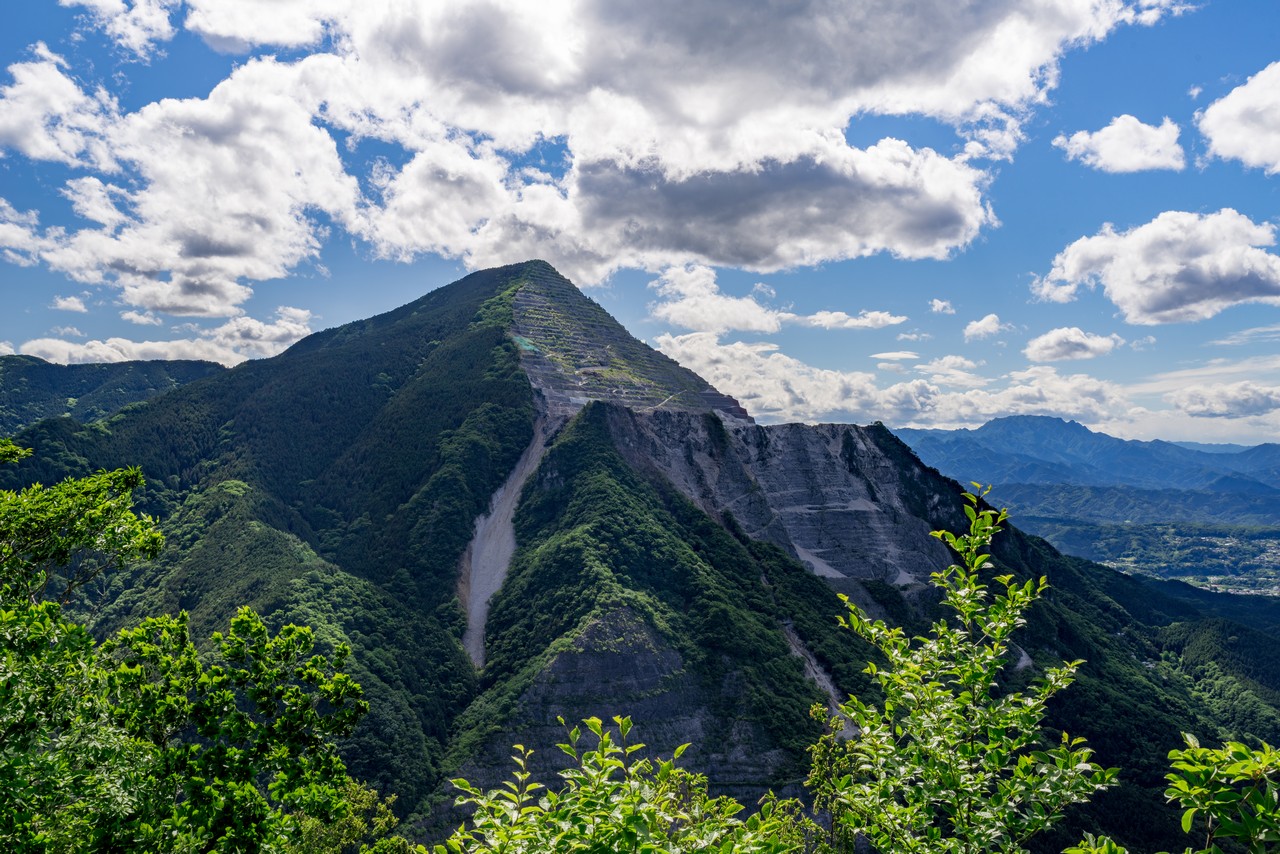焼山から見た武甲山